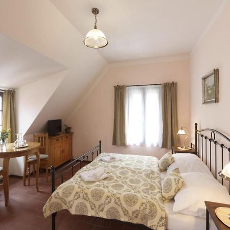 Penzion Na 15. Poledniku Otel Jindřichŭv Hradec Dış mekan fotoğraf