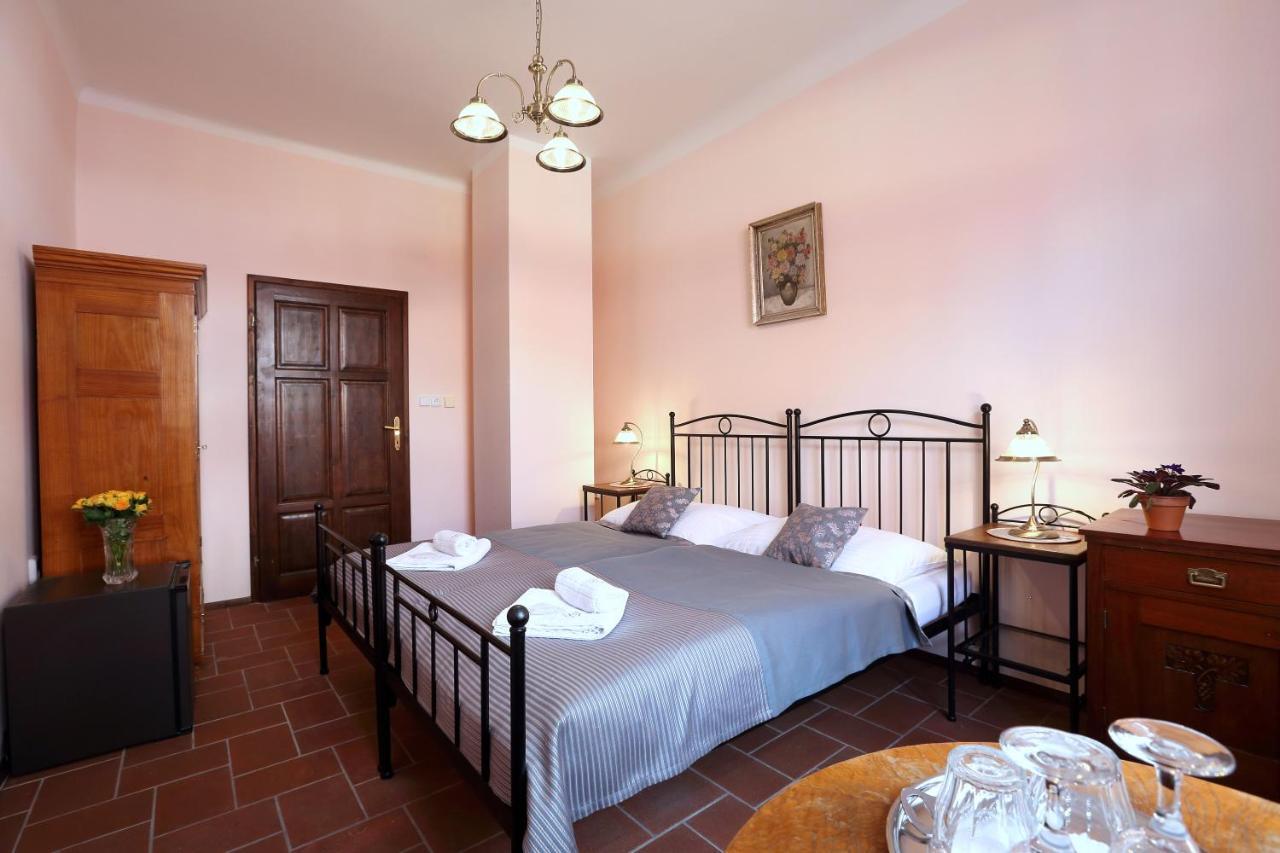 Penzion Na 15. Poledniku Otel Jindřichŭv Hradec Dış mekan fotoğraf