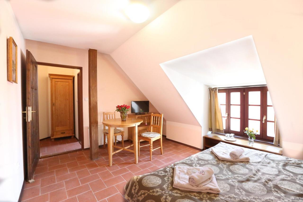 Penzion Na 15. Poledniku Otel Jindřichŭv Hradec Dış mekan fotoğraf