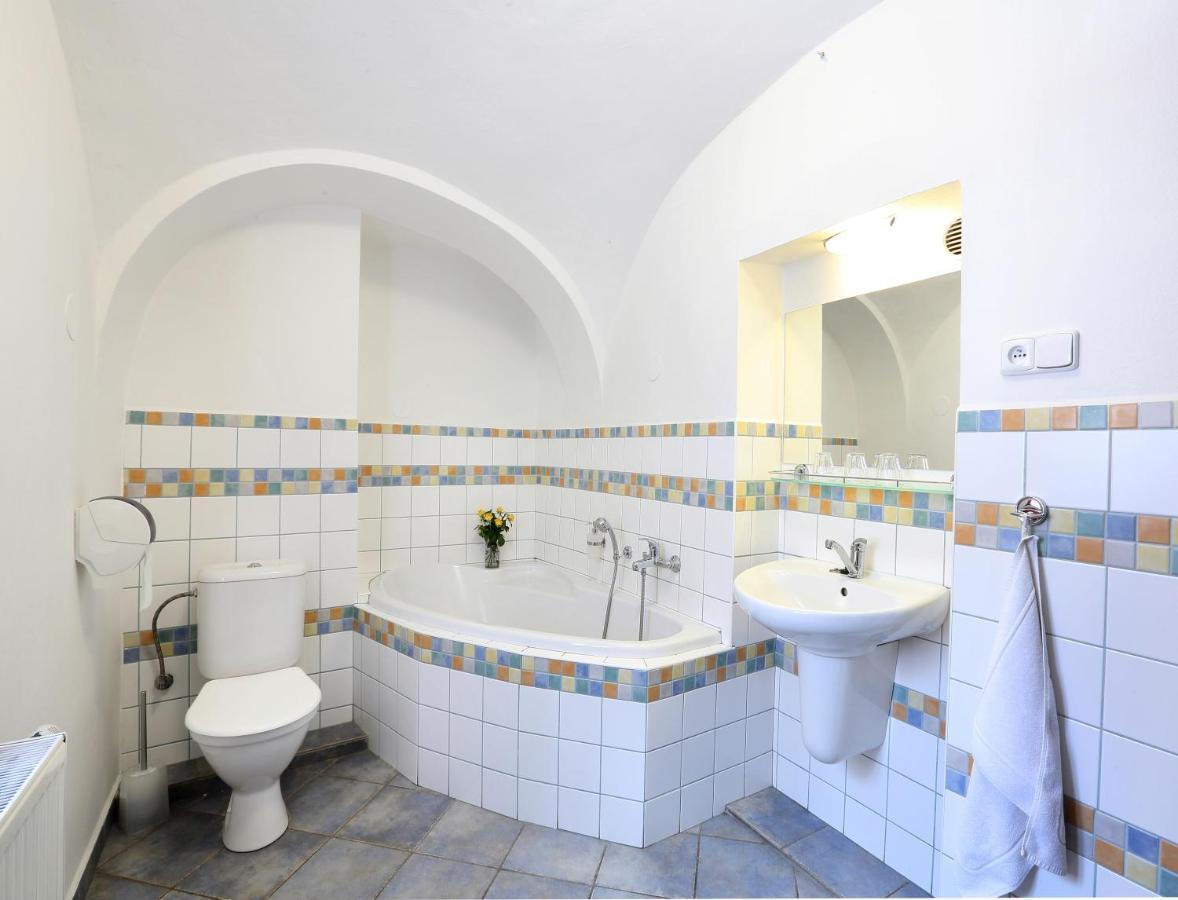 Penzion Na 15. Poledniku Otel Jindřichŭv Hradec Dış mekan fotoğraf