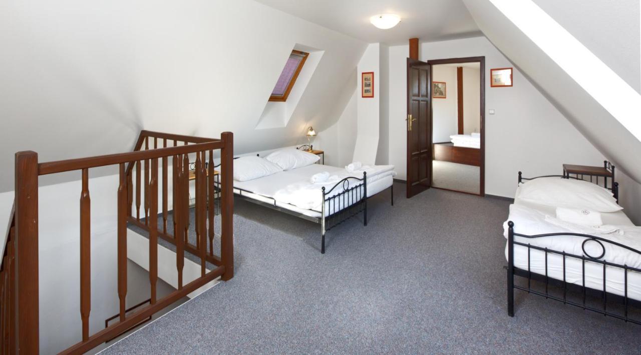 Penzion Na 15. Poledniku Otel Jindřichŭv Hradec Dış mekan fotoğraf