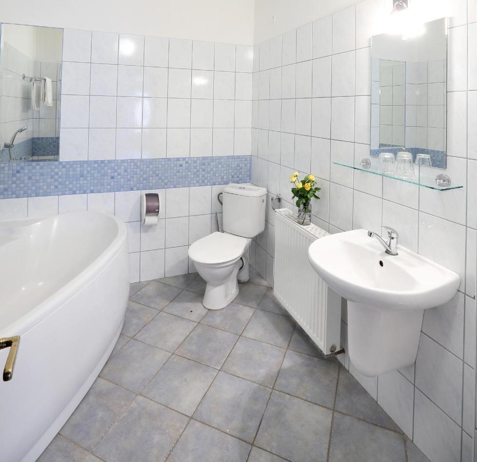 Penzion Na 15. Poledniku Otel Jindřichŭv Hradec Dış mekan fotoğraf