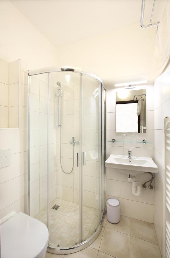 Penzion Na 15. Poledniku Otel Jindřichŭv Hradec Dış mekan fotoğraf