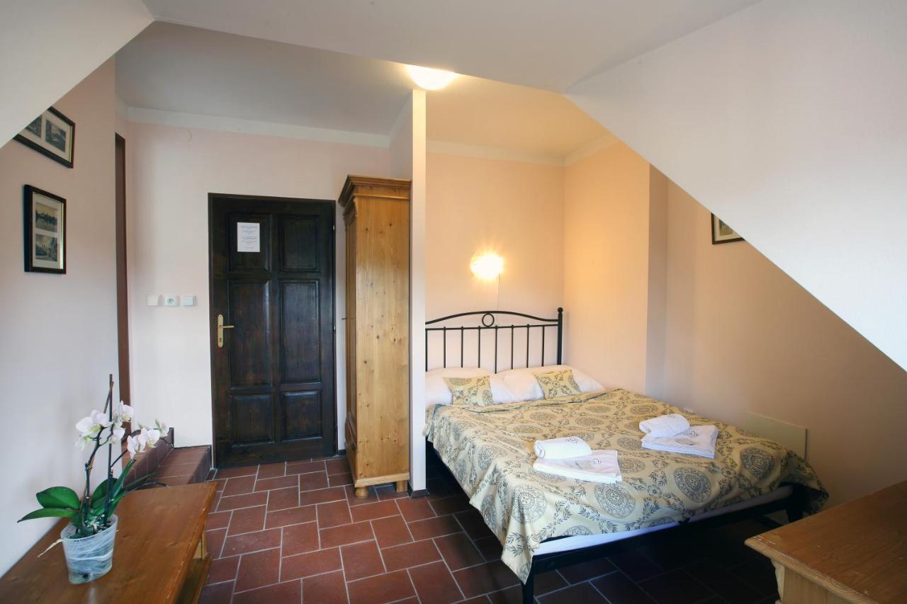 Penzion Na 15. Poledniku Otel Jindřichŭv Hradec Dış mekan fotoğraf
