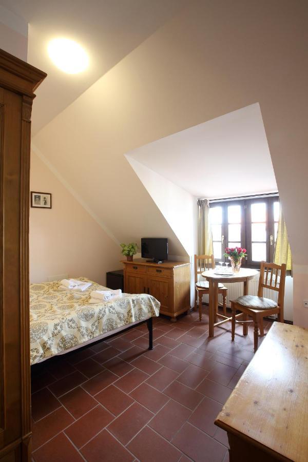 Penzion Na 15. Poledniku Otel Jindřichŭv Hradec Dış mekan fotoğraf