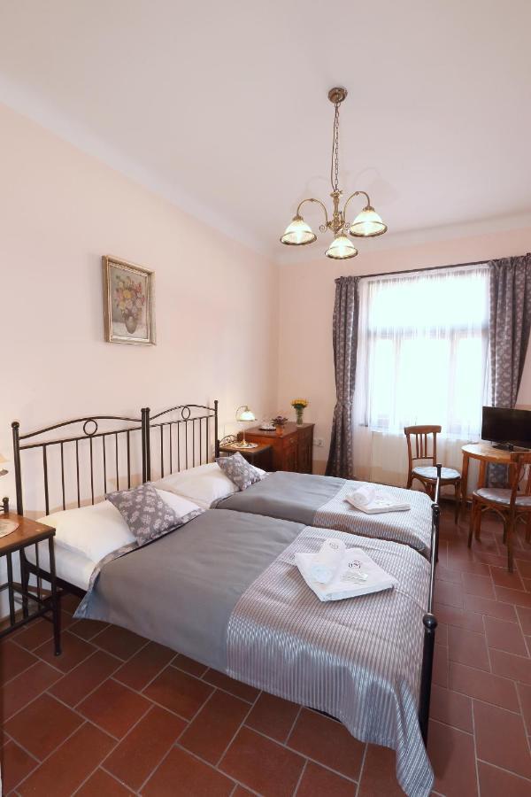 Penzion Na 15. Poledniku Otel Jindřichŭv Hradec Dış mekan fotoğraf