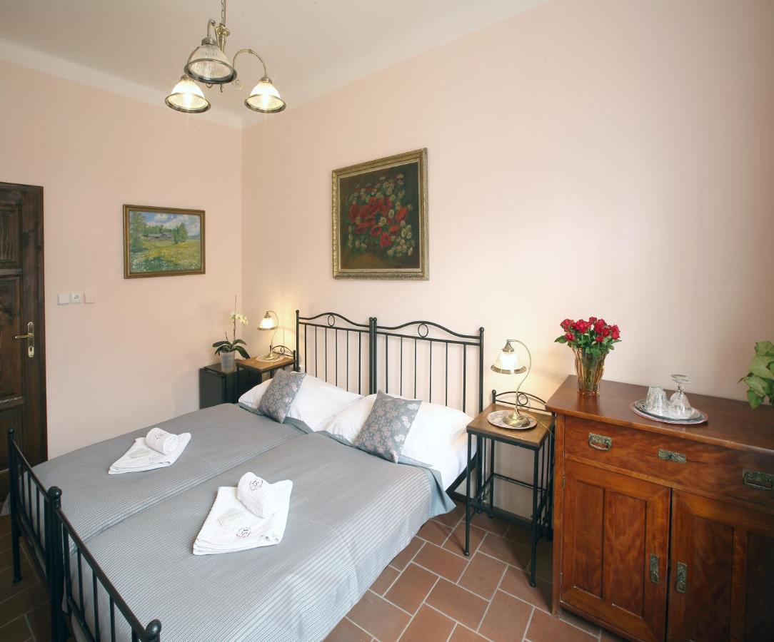 Penzion Na 15. Poledniku Otel Jindřichŭv Hradec Dış mekan fotoğraf
