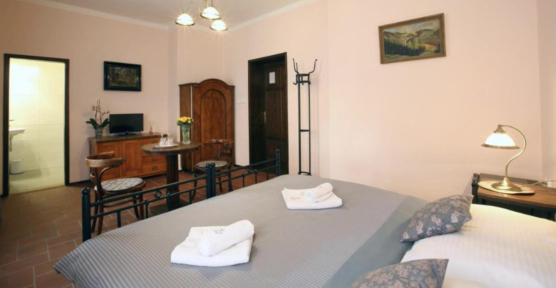 Penzion Na 15. Poledniku Otel Jindřichŭv Hradec Dış mekan fotoğraf
