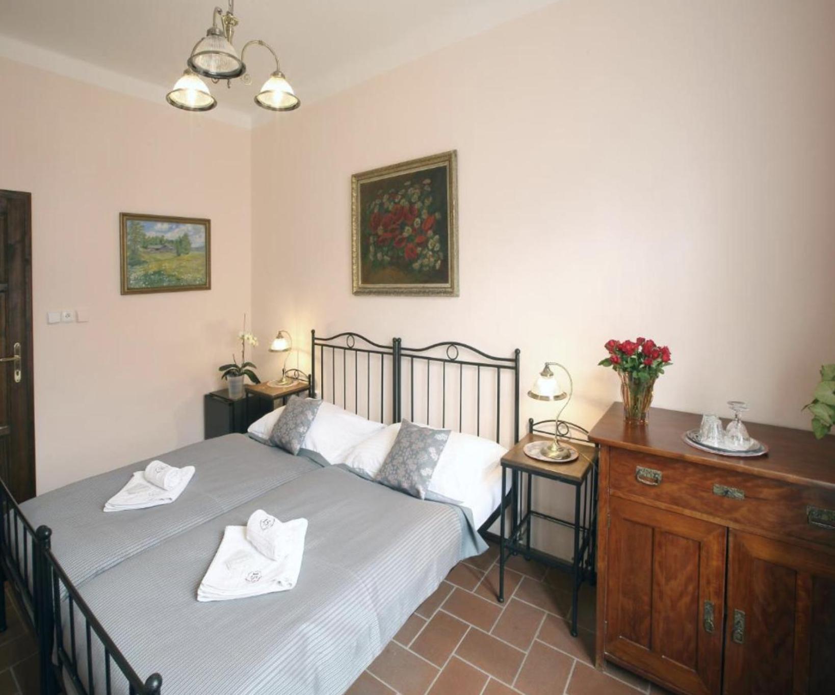 Penzion Na 15. Poledniku Otel Jindřichŭv Hradec Dış mekan fotoğraf